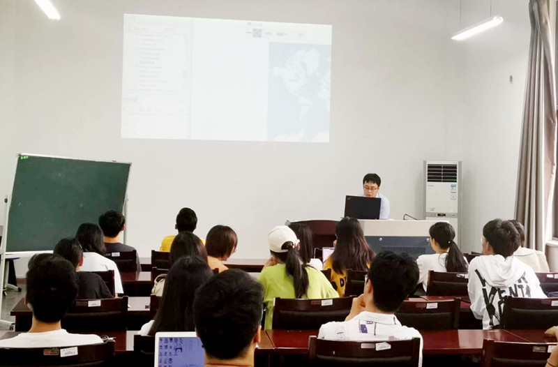 大學(xué)生空間信息技術(shù)協(xié)會(huì)舉辦專業(yè)學(xué)科競(jìng)賽輔導(dǎo)講座